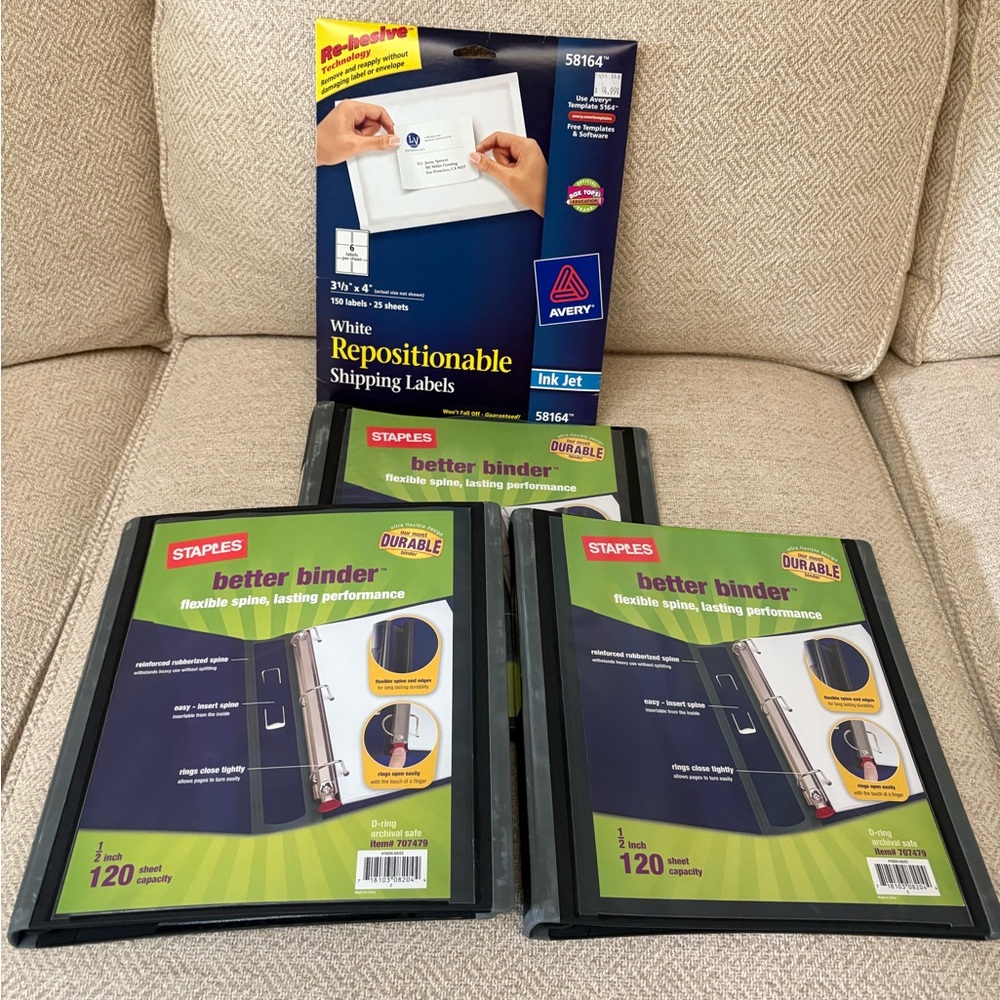 Staples 3 Black Binders with Avery Shipping Labels NWT❣️